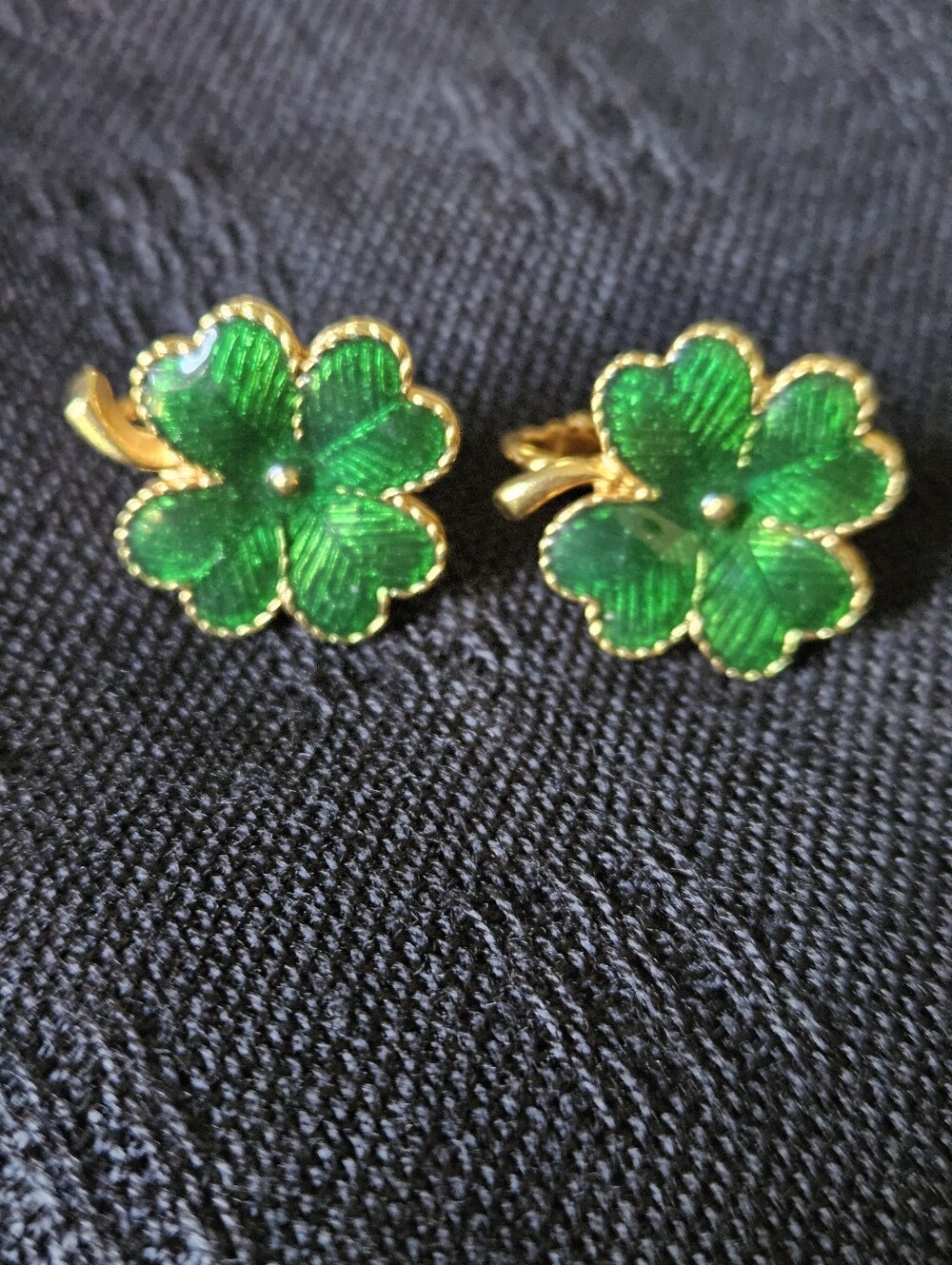 Vintage Avon Green Four-Leaf Clover Enamel Clip-On Earrings.